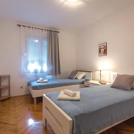 2 Bedroom In Daire Ploce (Dubrovnik-Neretva)