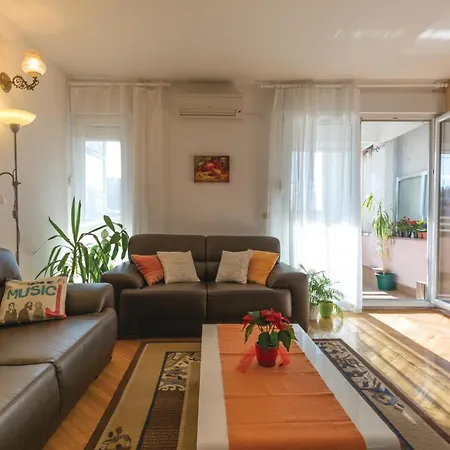 Daire 2 Bedroom In Ploce (Dubrovnik-Neretva)