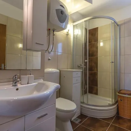 Schöne 2-Zimmer-Wohnung In Ploce *