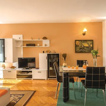 Two-bedroom In 플로체