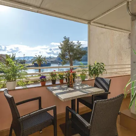 Apartamento Awesome In With Kitchen