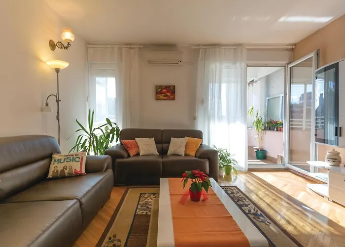 Apartment Two-bedroom In Ploce (Dubrovnik-Neretva)