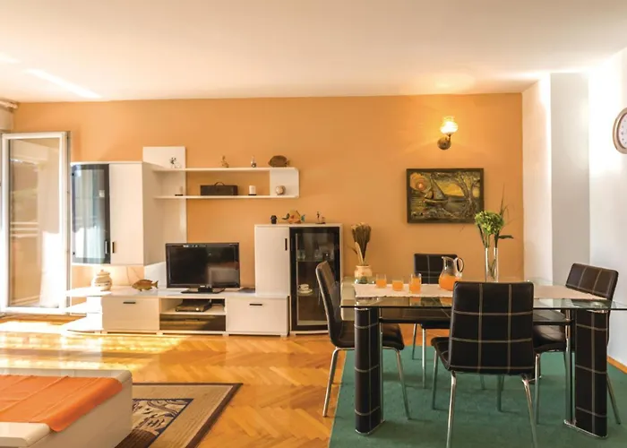 Two-bedroom In Ploce (Dubrovnik-Neretva)