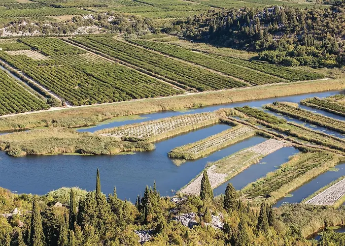 Two-bedroom In Daire Ploce (Dubrovnik-Neretva)